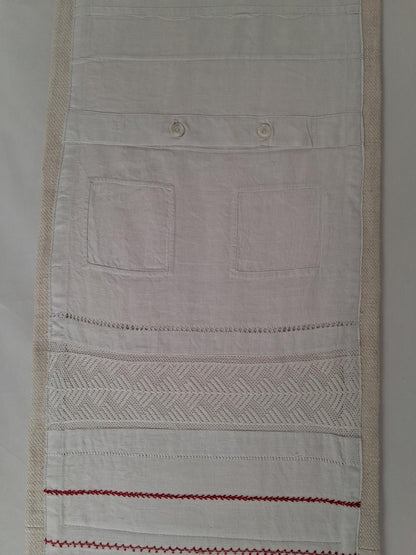Travaux d'exercices de couture et de broderies écolière