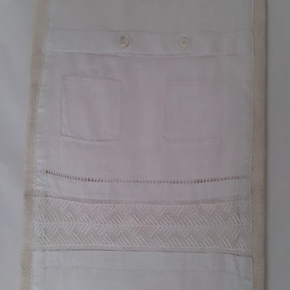 Travaux d'exercices de couture et de broderies écolière