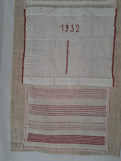 Travaux d'exercices de couture et de broderies écolière
