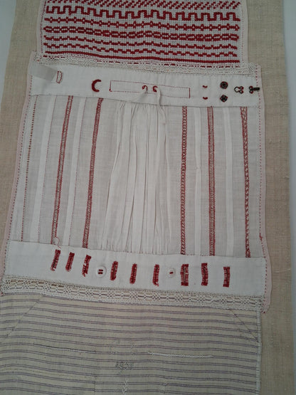 Travaux d'exercices de couture et de broderies écolière