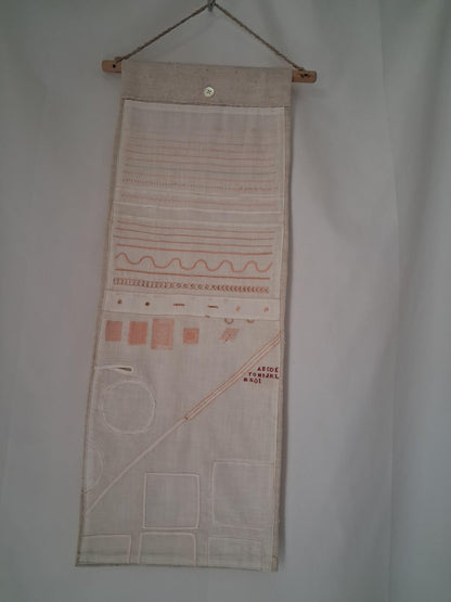 Travaux d'exercices de couture et de broderies écolière