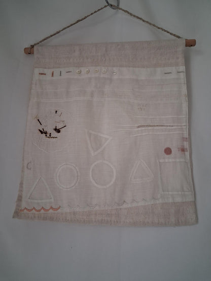 Travaux d'exercices de couture et de broderies écolière