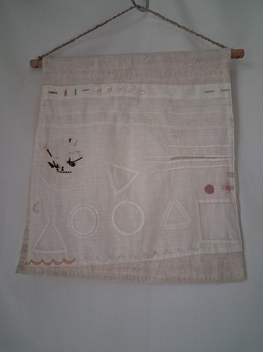 Travaux d'exercices de couture et de broderies écolière