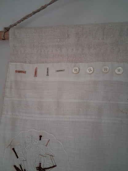 Travaux d'exercices de couture et de broderies écolière