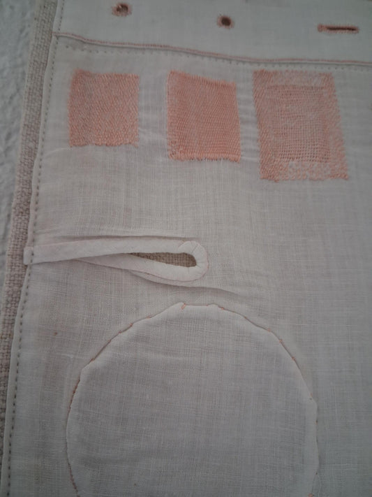 Travaux d'exercices de couture et de broderies écolière