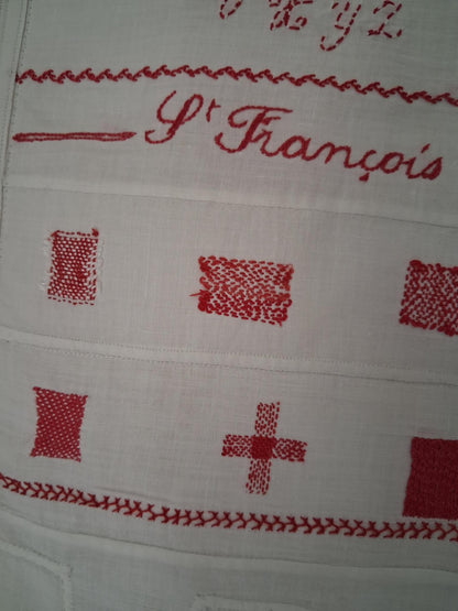 Travaux d'exercices de couture et de broderies écolière